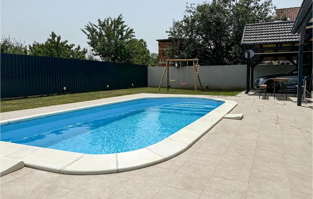 2 Bedroom Cozy Home In Vukovar