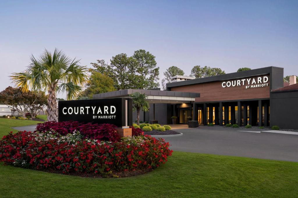 a building with a sign for a court yard at Courtyard by Marriott Atlanta Northlake in Atlanta