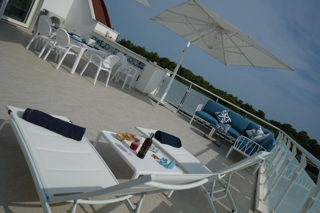 Nápoje v ubytovaní NSM Blumarine Attico con terrazza e servizio spiaggia