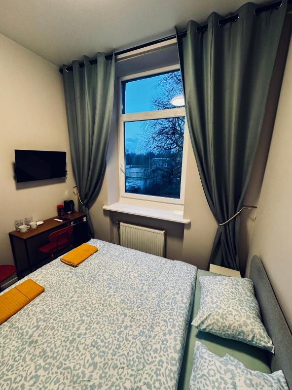 Postel nebo postele na pokoji v ubytování AJ Chocolate Vilnius