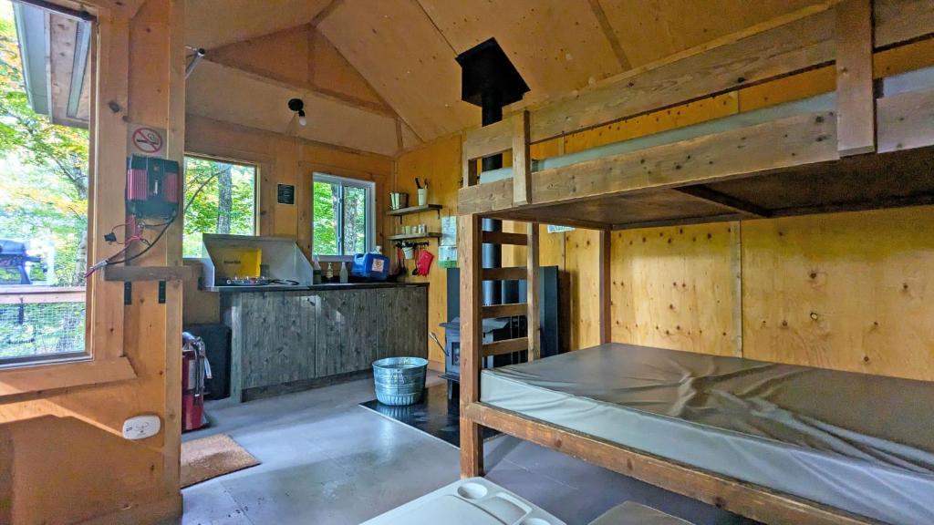 Postel nebo postele na pokoji v ubytování Les Refuges Perchés Mont-Tremblant