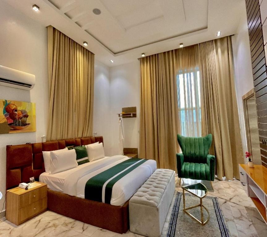 Postel nebo postele na pokoji v ubytování Lisa Suites Hotel