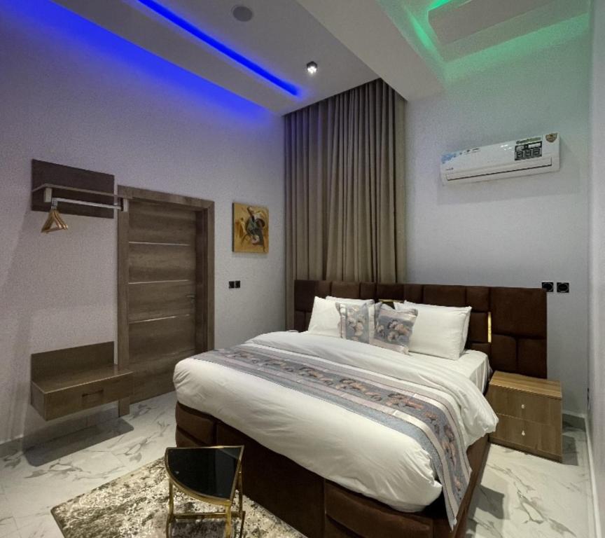 Postel nebo postele na pokoji v ubytování Lisa Suites Hotel