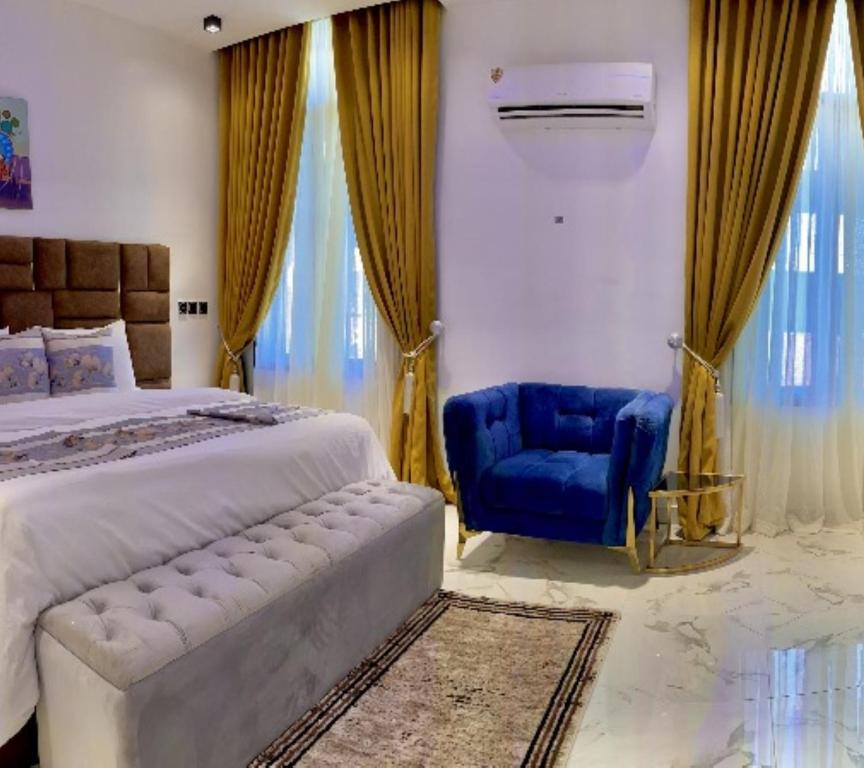 Postel nebo postele na pokoji v ubytování Lisa Suites Hotel