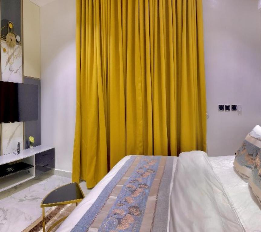 Postel nebo postele na pokoji v ubytování Lisa Suites Hotel