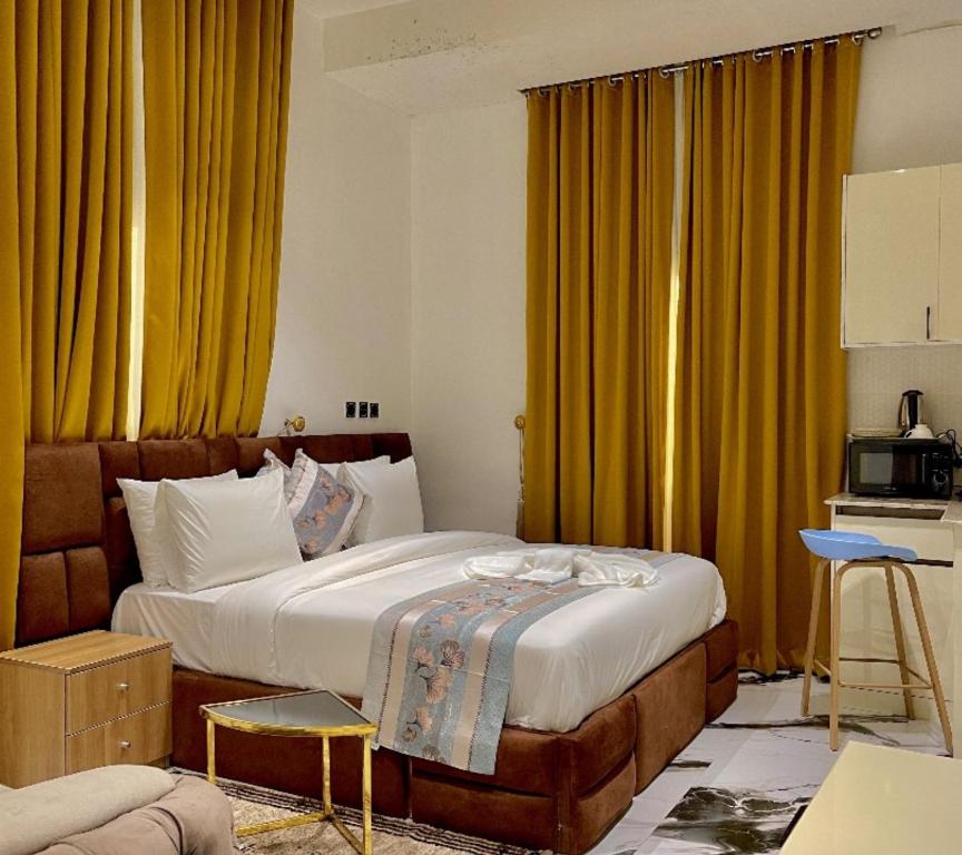 Postel nebo postele na pokoji v ubytování Lisa Suites Hotel