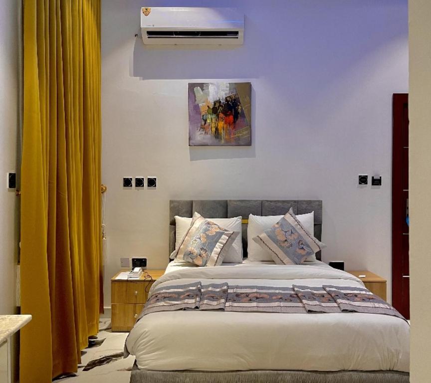 Postel nebo postele na pokoji v ubytování Lisa Suites Hotel