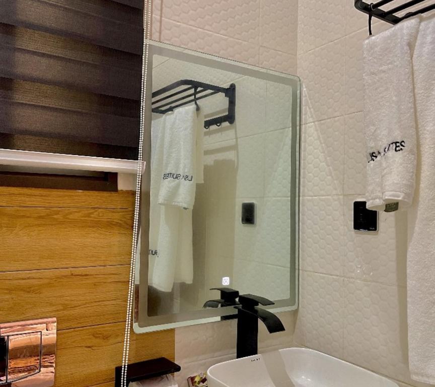 Koupelna v ubytování Lisa Suites Hotel