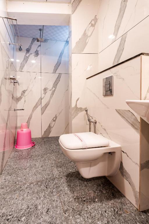 Koupelna v ubytování Urbn24 Business Class Hotel