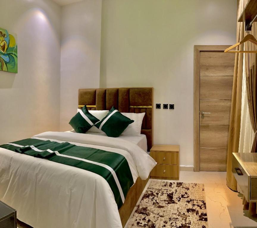 Postel nebo postele na pokoji v ubytování Lisa Suites Hotel