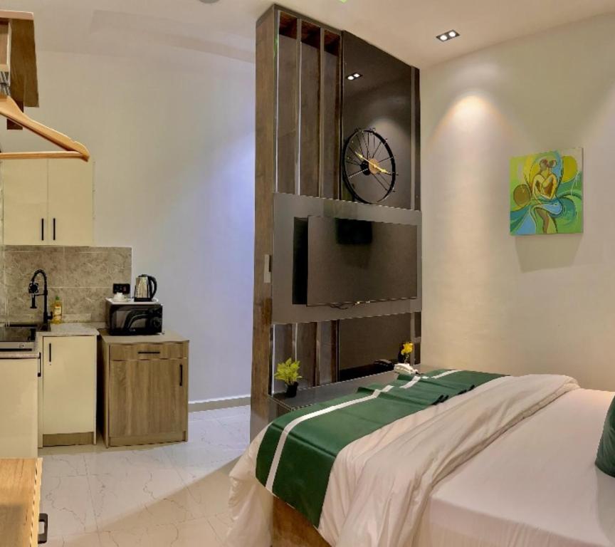 Kuchyň nebo kuchyňský kout v ubytování Lisa Suites Hotel