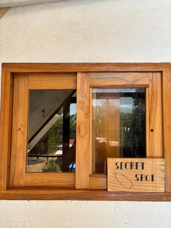 Certificato, attestato, insegna o altro documento esposto da La Chamba Surf House