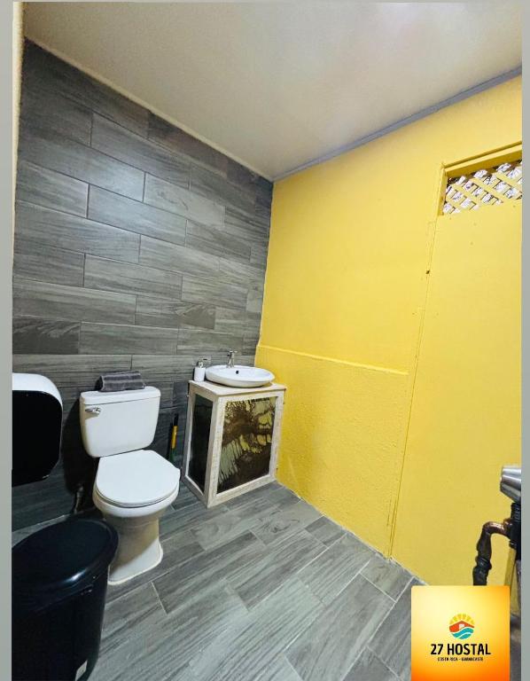 Koupelna v ubytování 27 Hostal