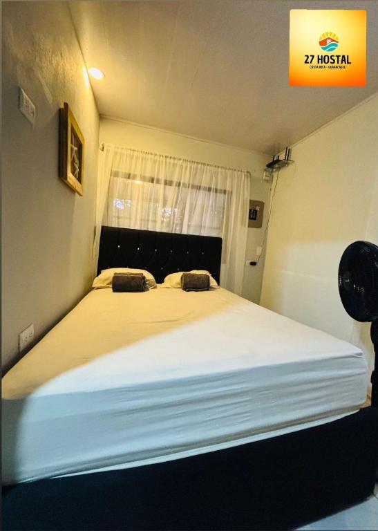 Postel nebo postele na pokoji v ubytování 27 Hostal