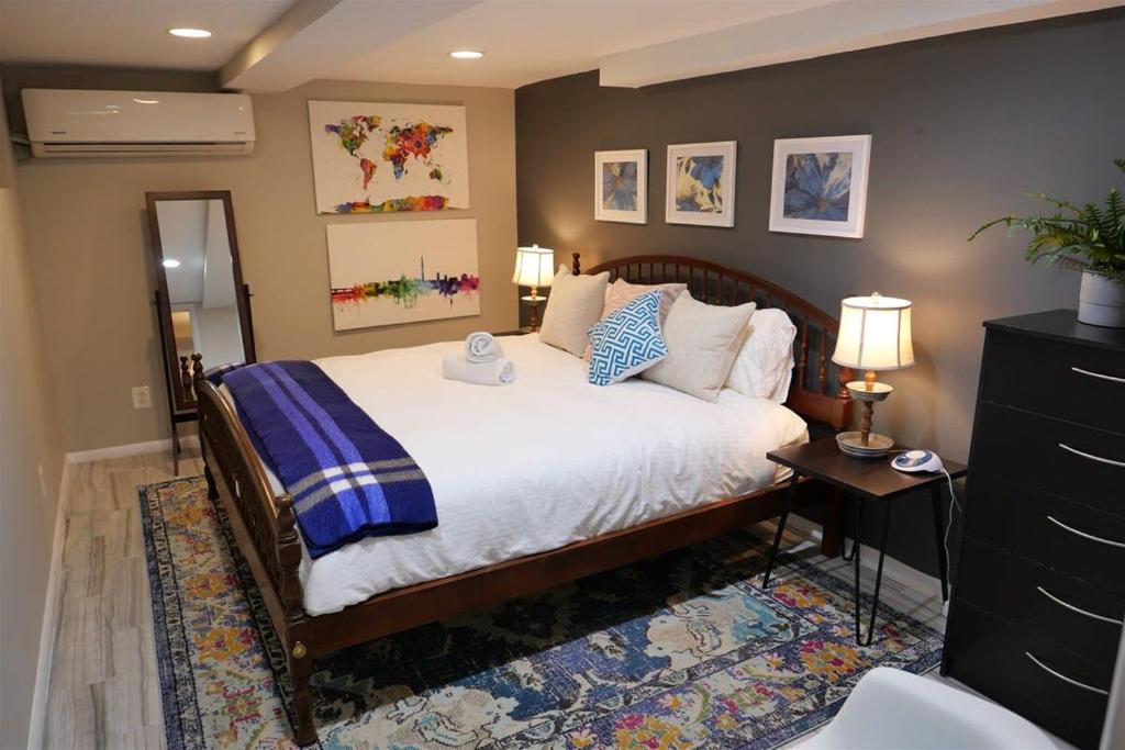 a bedroom with a large bed and two lamps at Exclusive Apt in Shaw in Washington, D.C.