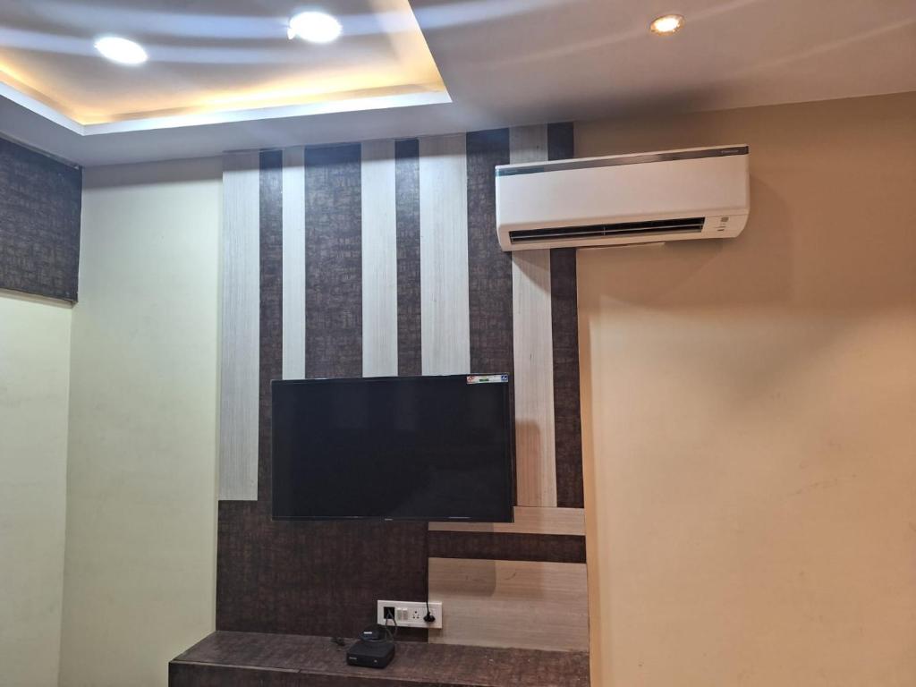TV a/nebo společenská místnost v ubytování Mavenoak Dreams B&B