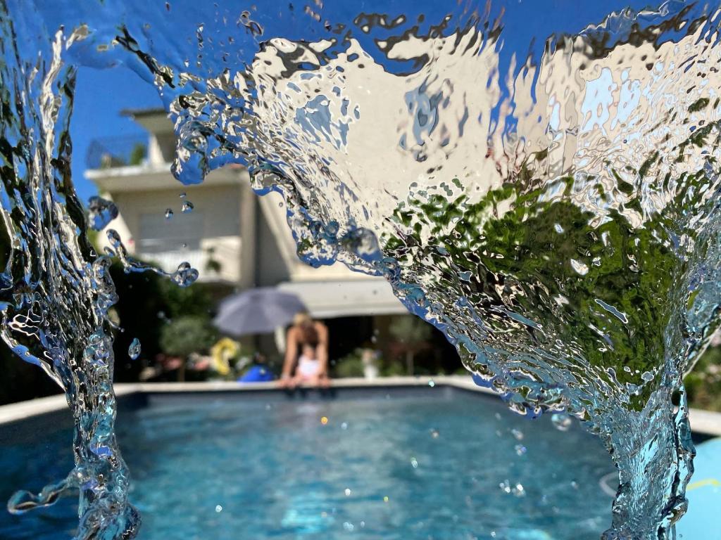 Bazén v ubytování Le Rez de Jardin Albi nebo v jeho okolí