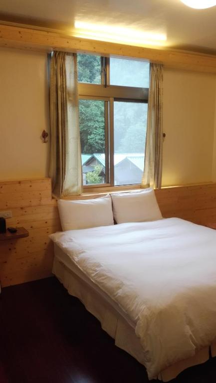 Postel nebo postele na pokoji v ubytování Cocos Hot Spring Hotel