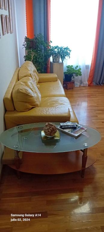 a living room with a couch and a glass table at Apartamento en Sada in Santa María