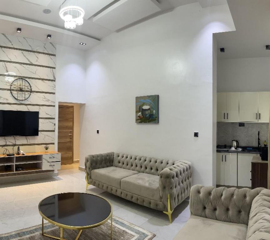 TV a/nebo společenská místnost v ubytování Lisa Suites Apart-Hotel