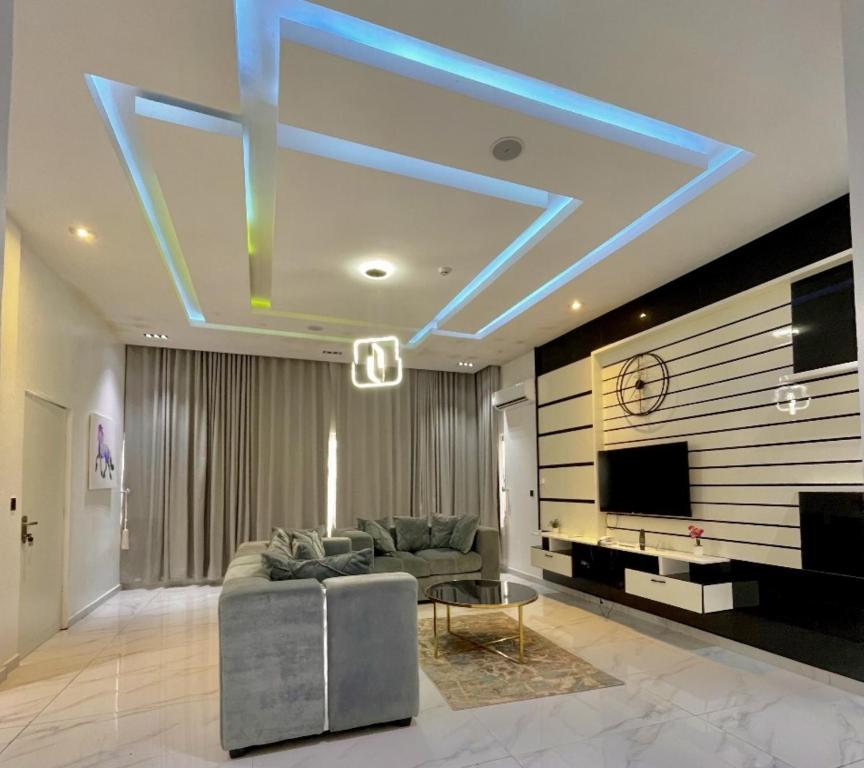 TV a/nebo společenská místnost v ubytování Lisa Suites Apart-Hotel