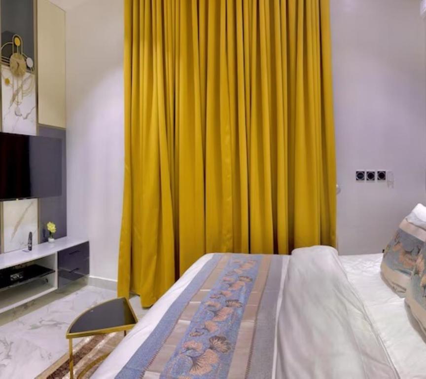Postel nebo postele na pokoji v ubytování Lisa Suites Apart-Hotel