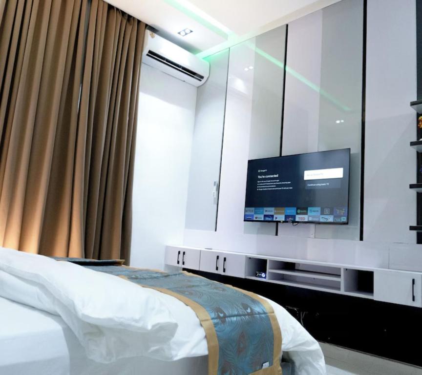 TV a/nebo společenská místnost v ubytování Lisa Suites Apart-Hotel