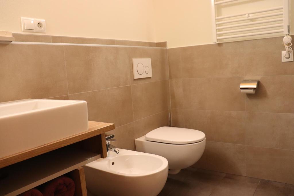 A bathroom at Schneiderhof