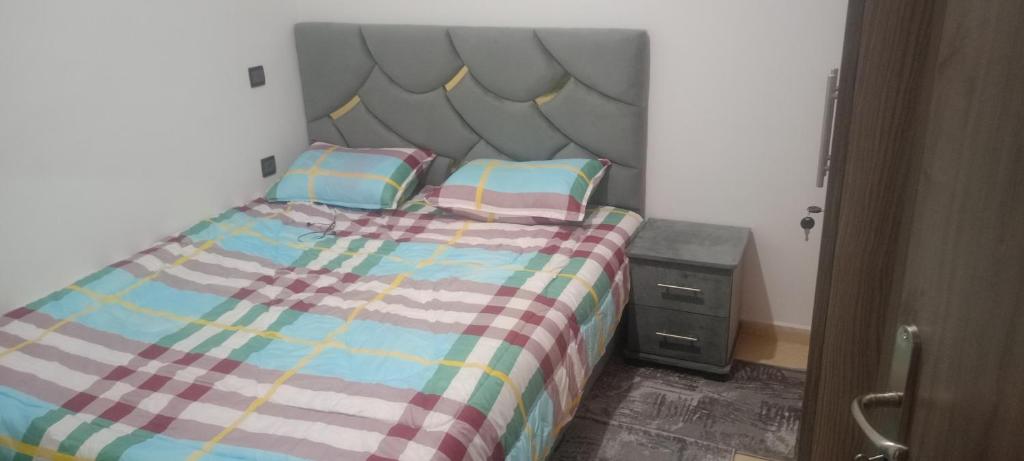 Postel nebo postele na pokoji v ubytování المغرب