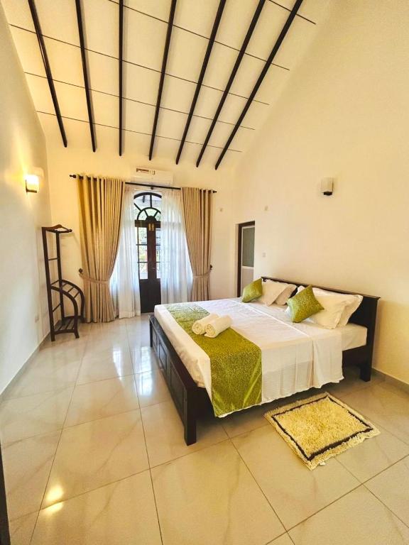 Postel nebo postele na pokoji v ubytování Neem Aura Home Stay