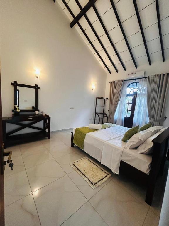 Postel nebo postele na pokoji v ubytování Neem Aura Home Stay