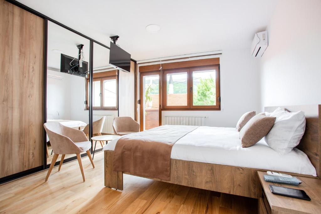 Rubik - Deluxe Double Room с балконом