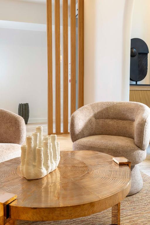 Madame Drouot & Spa - Opera - Resim 17