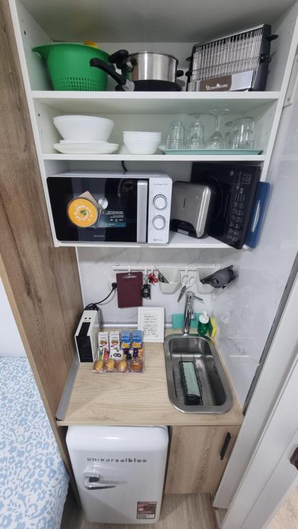 A kitchen or kitchenette at Mini Estudio Lovely Chueca