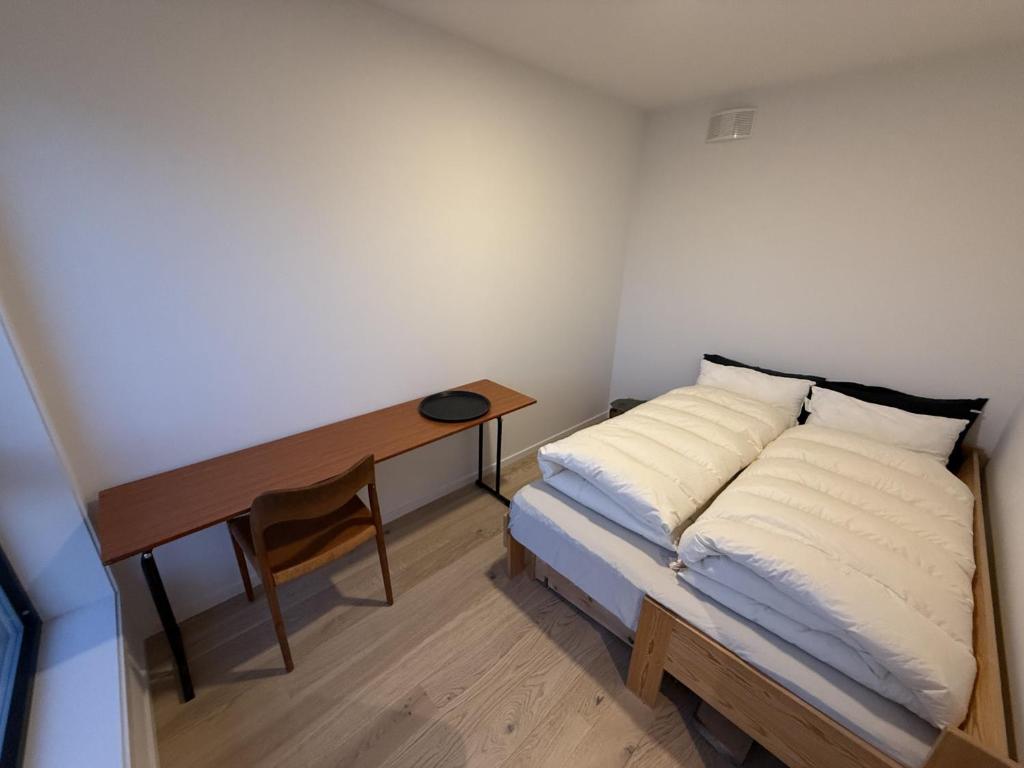 Postel nebo postele na pokoji v ubytování Tromso city center ocean view