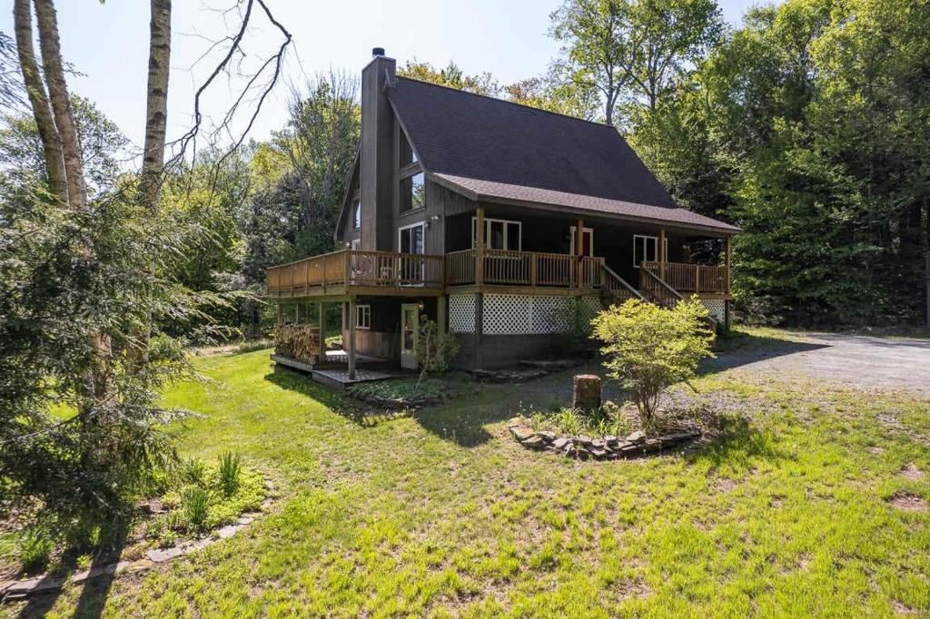 Zahrada ubytování Private Chalet with Fire Pit Deck and Large Yard