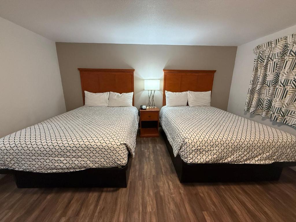 Budget Inn Bend - Habitación Queen Con Dos Camas Queen