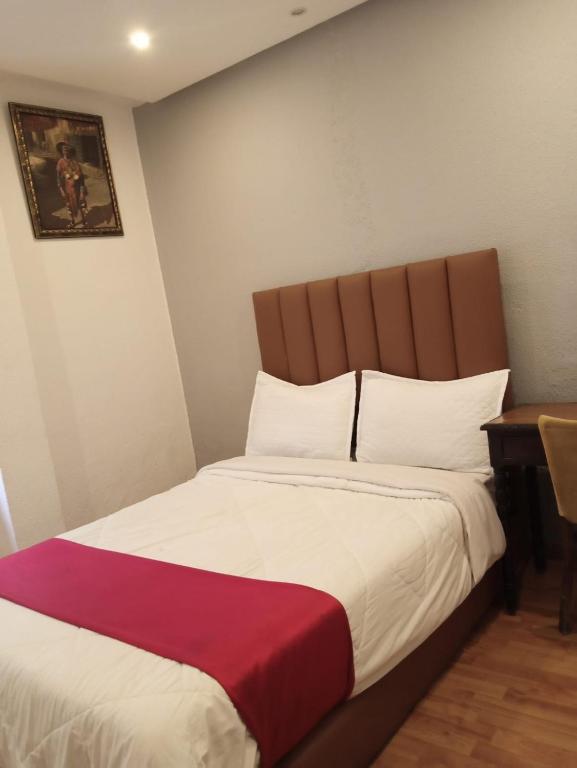 Ένα ή περισσότερα κρεβάτια σε δωμάτιο στο Hotel Astoria Tanger