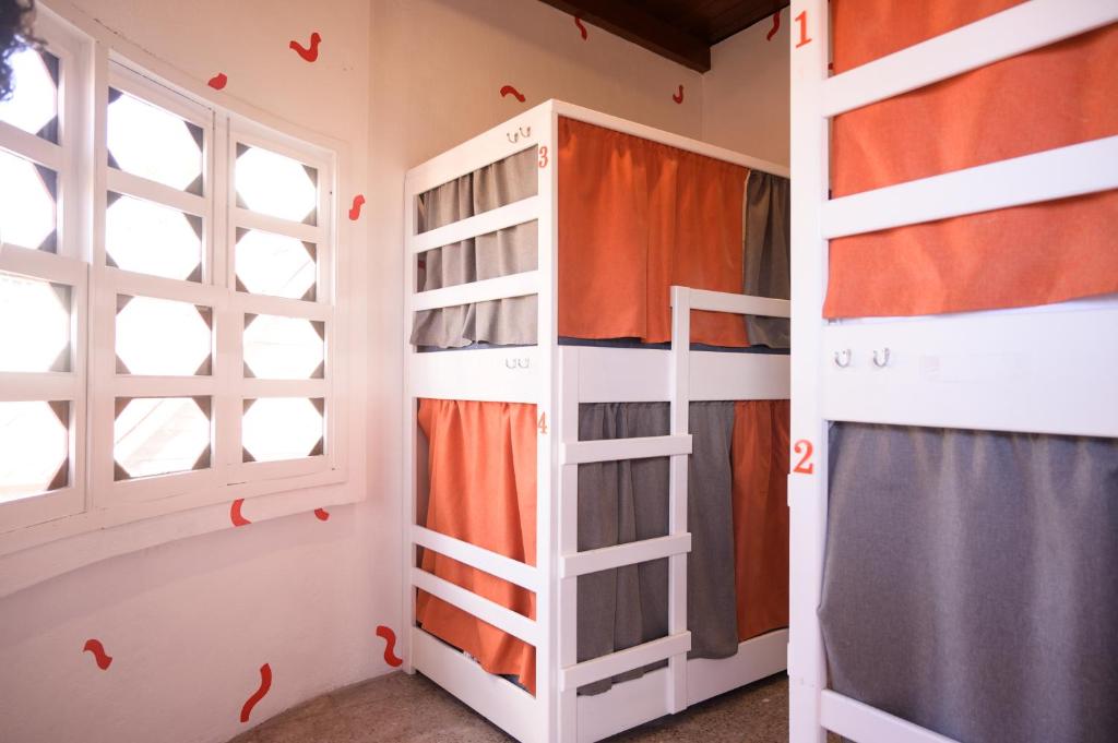 Palanda nebo palandy na pokoji v ubytování Macarena Hostel
