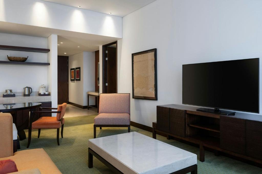 TV a/nebo společenská místnost v ubytování Bogotá Marriott Hotel