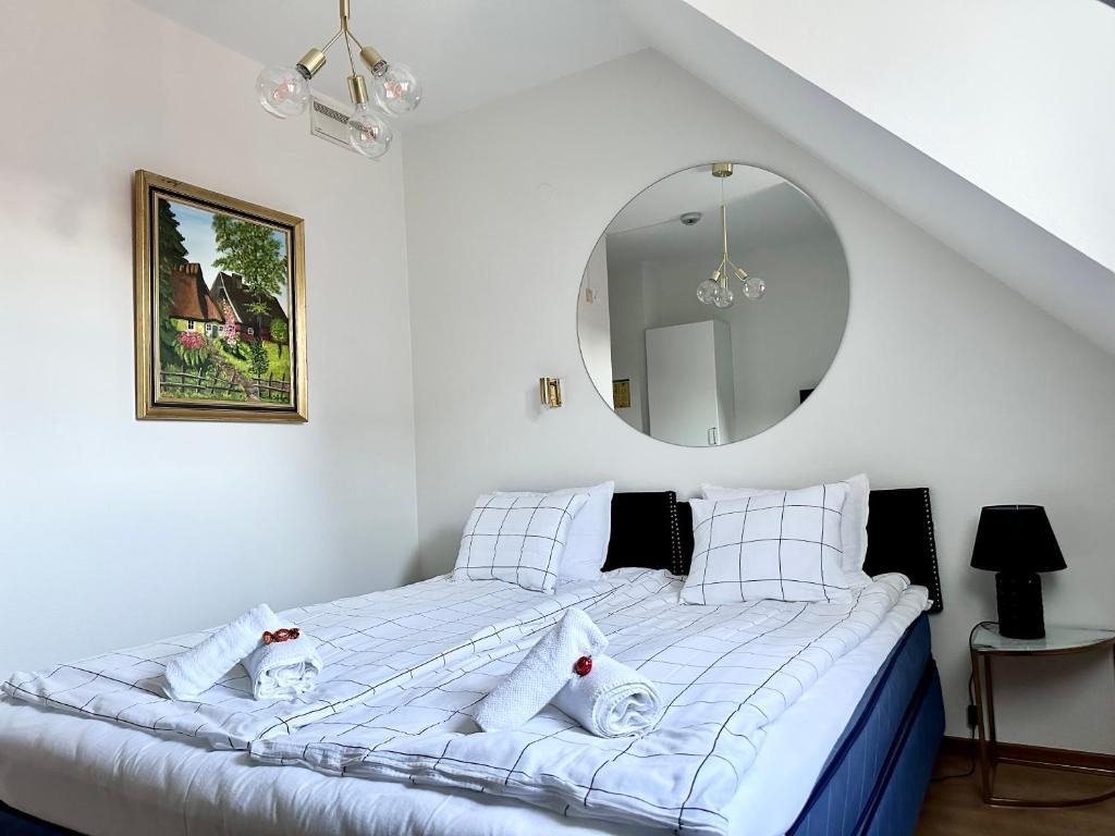 Postel nebo postele na pokoji v ubytování Hotell City Karlshamn