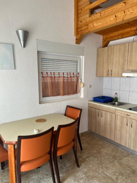Kuchyňa alebo kuchynka v ubytovaní Apartments Zrakic