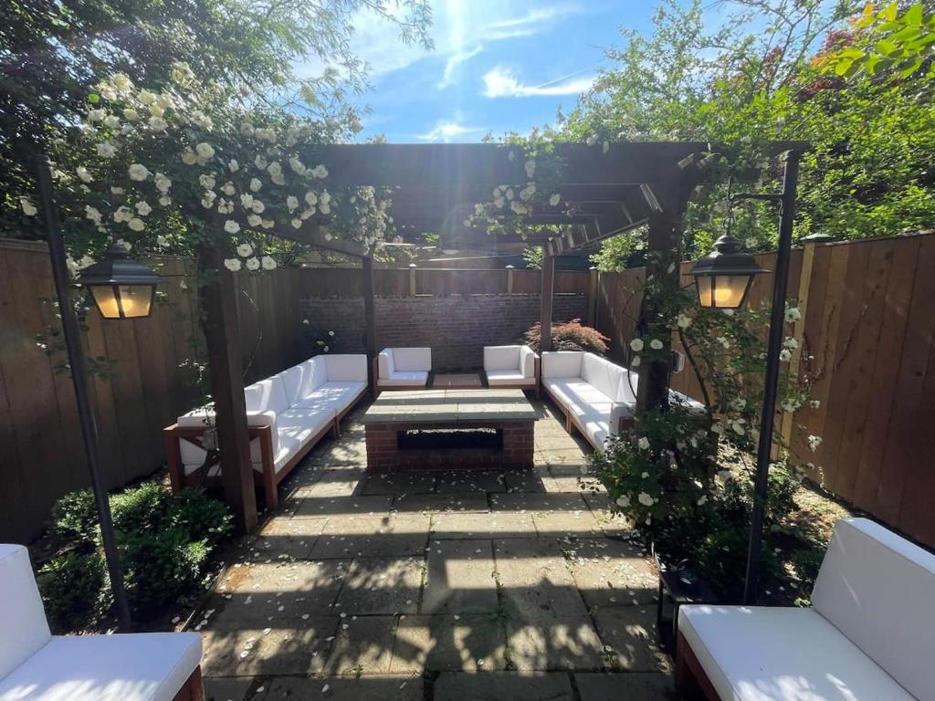 a backyard with a hot tub and a pergola at Idyllic Georgetown in Washington, D.C.