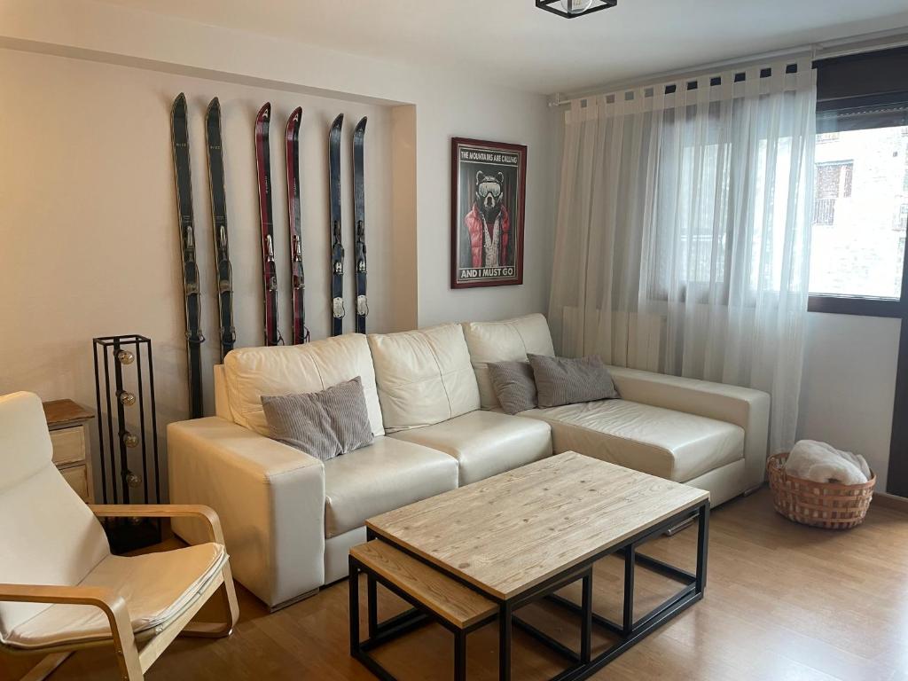 a living room with a couch and a coffee table at Apartamento Villanua centro in Villanúa