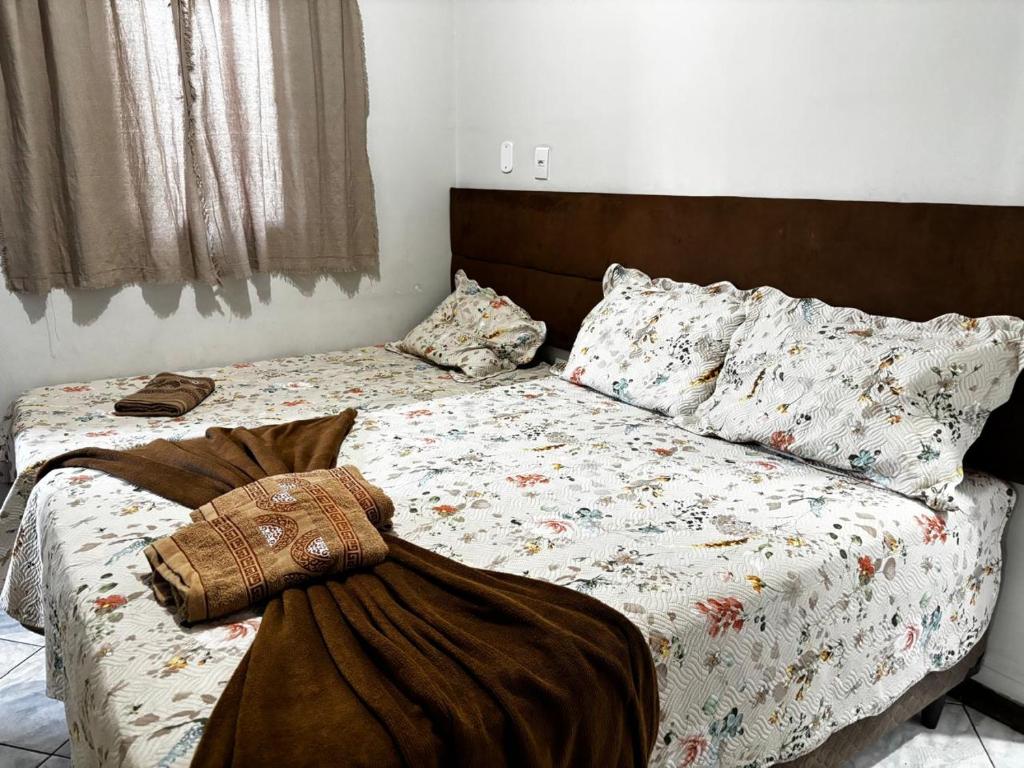 a bed with a blanket and pillows on it at Centro histórico Diamantina in Diamantina