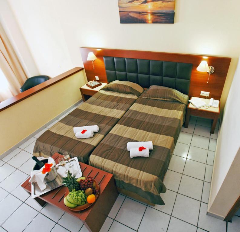 Postel nebo postele na pokoji v ubytování Belvedere Aeolis Hotel