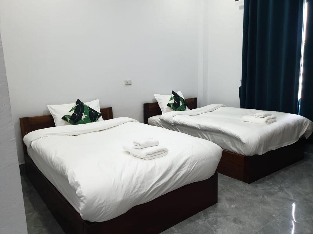 Postel nebo postele na pokoji v ubytování MANYTHIP Hotel