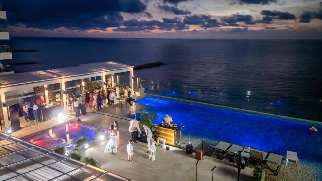 Bazén v ubytování Hotel InterContinental Cartagena by IHG nebo v jeho okolí