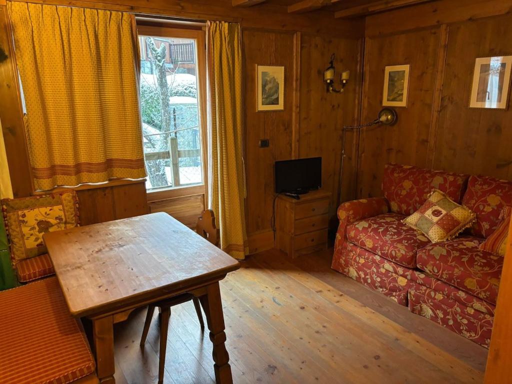 Televisyen dan/atau pusat hiburan di Courmayeur Cozy Nest