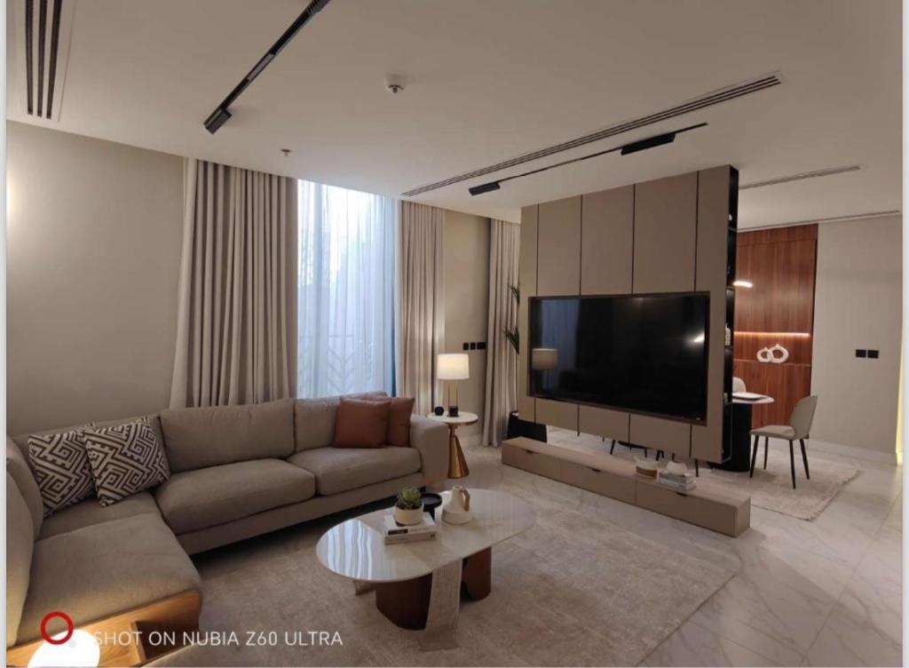 TV a/nebo společenská místnost v ubytování الملقا هيلز Hills ALMALQA -2